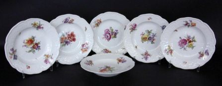 A SET OF 6 SOUP PLATES ''NEUZIERAT'' KPM Berlin, 20th century Fine painting with colourful