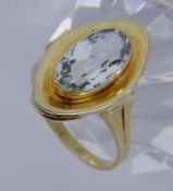 A LADIES RING 585/000 yellow gold with aquamarine. Ring size 58, gross weight approx. 4.2