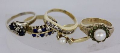 A LOT OF 5 LADIES RINGS 585/000 yellow gold with different gemstones. Gross weight approx. 18 grams.