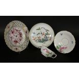 A LOT OF 4 MEISSEN PIECES 20th century Cup with saucer and 2 decorative plates. Painted,
