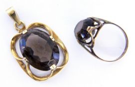 A PENDANT AND RING 585/000 yellow gold with large smoky topaz. A pendant approx. 25 x 40