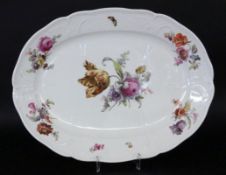 AN OVAL SERVING PLATE ''NEUZIERAT'' KPM Berlin, 20th century Fine painting with colourful