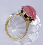 A LADIES RING 585/000 yellow gold with rhodochrosite. Ring size 58, gross weight approx.