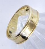 A LADIES RING 585/000 yellow gold. Ring size 58, gross weight approx. 5.2 grams. Keywords: