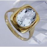 A LADIES RING 585/000 yellow gold with aquamarine. Ring size 57, gross weight approx. 3.7