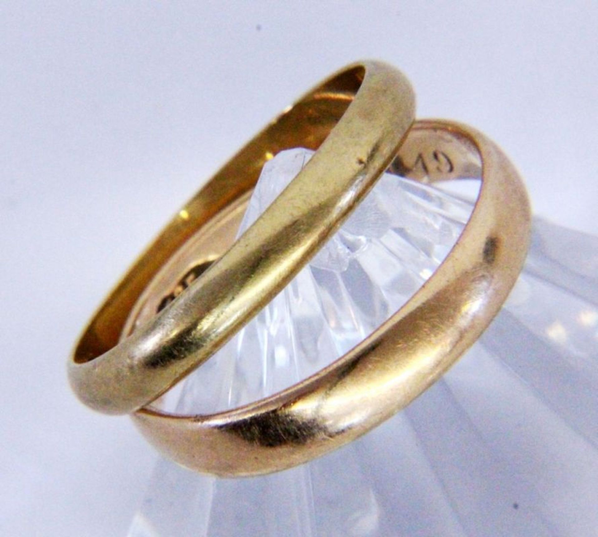 A PAIR OF WEDDING RINGS 585/000 yellow gold. Ring size 58, gross weight approx. 5 grams.