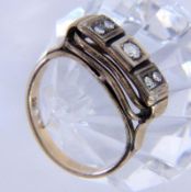 AN ART DECO LADIES RING 1930s 585/000 yellow gold with 5 diamonds. Ring size 57. Gross