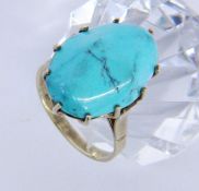 A LADIES RING 585/000 yellow gold with turquoise. Ring size 57, gross weight approx. 7.6