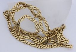 A FLAT CURB NECKLACE 333/000 yellow gold. 67 cm long, endless. Approx. 40 grams. Keywords: