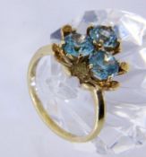 A LADIES RING 585/000 yellow gold with 3 blue zircons. Ring size 57, gross weight approx.