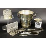A LOT OF 33 SILVER-PLATED ITEMS Champagne cooler, fish knives and forks, cigar box, etc.