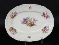 AN OVAL SERVING PLATE ''NEUZIERAT'' KPM Berlin, 20th century Fine painting with colourful