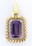 A PENDANT 585/000 yellow gold with large amethyst. 45 mm long, gross weight approx. 15.6