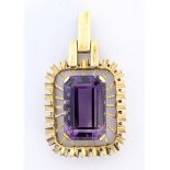 A PENDANT 585/000 yellow gold with large amethyst. 45 mm long, gross weight approx. 15.6