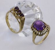 TWO LADIES RINGS 333/000 yellow gold with amethysts. Gross weight approx. 5.6 grams. Keywords: