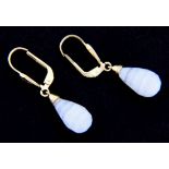 A PAIR OF DROP EARRINGS 585/000 yellow gold with chalcedonies. 3.2 cm long, gross weight approx. 3.2