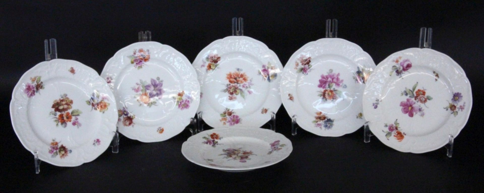 A SET OF 6 DESSERT PLATES ''NEUZIERAT'' KPM Berlin, 20th century Fine painting with