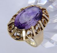 A LADIES RING 585/000 yellow gold with amethyst. Ring size 55, gross weight approx. 10.5