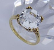 A LADIES RING 585/000 yellow gold with aquamarine. Ring size 55, gross weight approx. 5