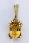 A PENDANT 585/000 yellow gold with citrine. 37 mm long, gross weight approx. 9 grams.