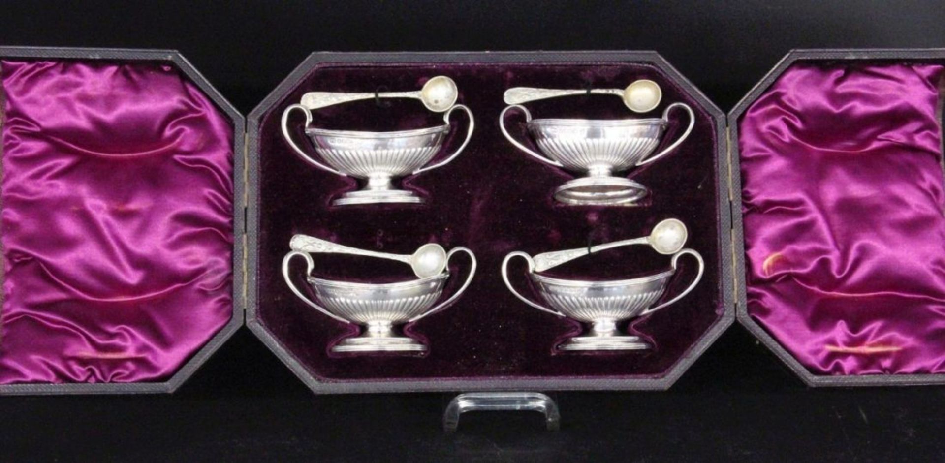 A SET OF 4 SALIERES William Hutton, Sheffield 19th century Silver-plated, in the styleof Queen Anne.