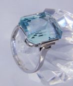 A LADIES RING 585/000 white gold with fine aquamarine. Ring size 54, gross weight approx.