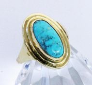 A LADIES RING 585/000 yellow gold with turquoise. Ring size 53, gross weight approx. 3.8