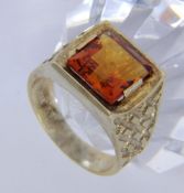 A MEN'S RING 585/000 yellow gold with Madeira citrine. Ring size 56, gross weight approx.