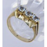 A LADIES RING 585/000 yellow gold and 3 aquamarines. Ring size 57, gross weight approx.