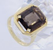 A LADIES RING 585/000 yellow gold with smoky topaz. Ring size 57, gross weight approx. 6.8