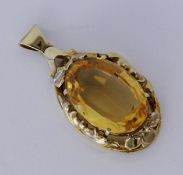A PENDANT 585/000 yellow gold with citrine. 17 mm long, gross weight approx. 6.8 grams.