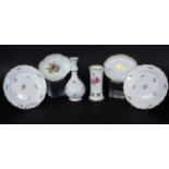 A LOT OF 6 MEISSEN PORCELAIN ITEMS 19th/20th century 2 plates (diameter 17.5 cm) and a