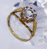 A LADIES RING 585/000 yellow gold with aquamarine. Ring size 54, gross weight approx. 2.7