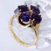 A LADIES RING 585/000 yellow gold with 4 amethysts. Ring size 57, gross weight approx. 6.7