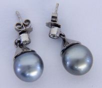 A PAIR OF STUD EARRINGS WITH BEAUTIFUL TAHITIAN PEARLS 585/000 white gold. Pearls approx.