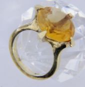 A LADIES RING 585/000 yellow gold with citrine. Ring size 54, gross weight approx. 9