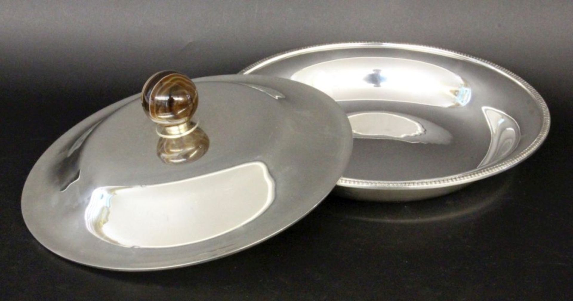 AN ART DECO TUREEN WITH COVER Silver. Arched round shape with beaded rim. Agate ball knob.