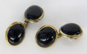 PAAR MANSCHETTENKNÖPFE333/000 Gelbgold mit Onyx. Brutto ca. 9,43gA PAIR OF CUFFLINKS 333/000