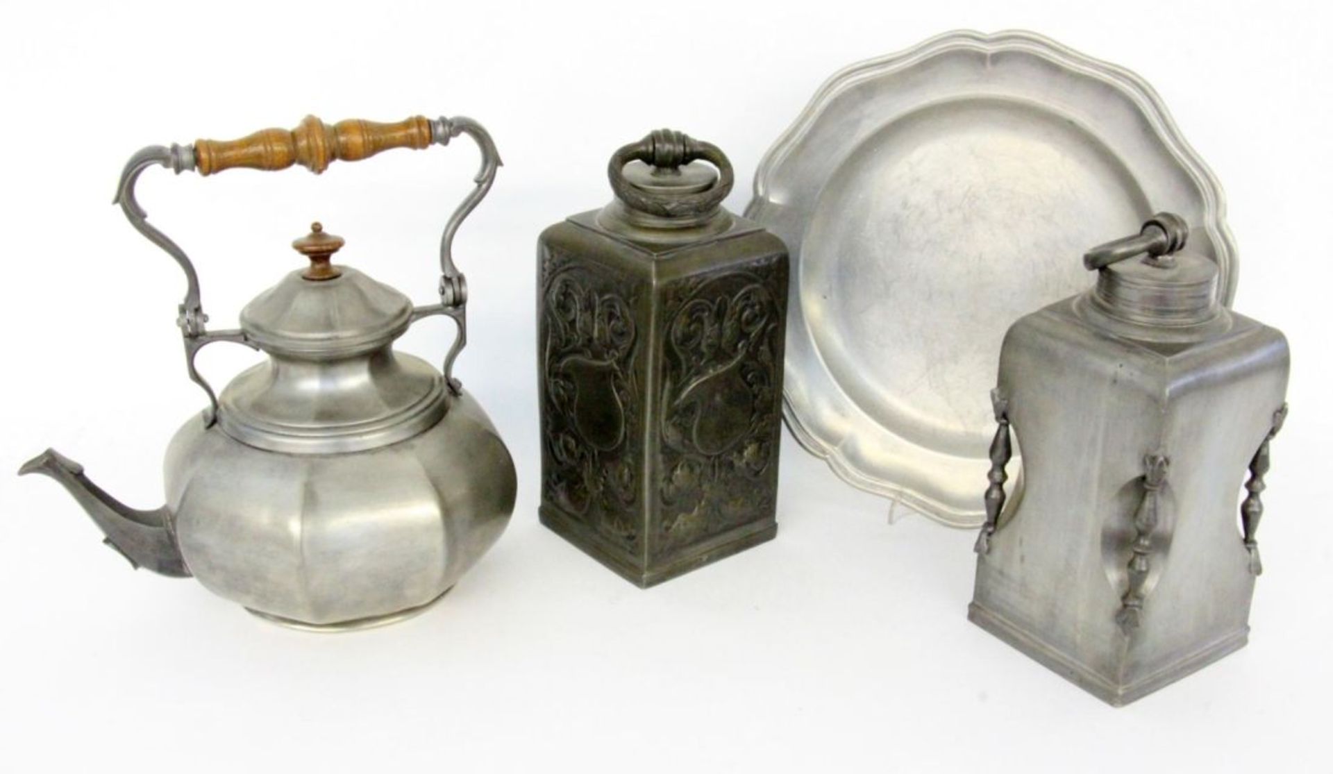 LOT VON 4 TEILEN ZINNH. max. 26cmA LOT OF 4 PEWTER ITEMS Maximum height 26 cm. Keywords: tin,