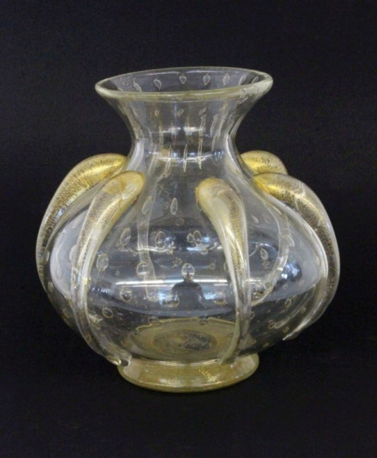 GLASVASEBarovier & Toso, Murano Farbloses Glas mit Blasen und Goldpuder. H.19cmA GLASS VASE Barovier