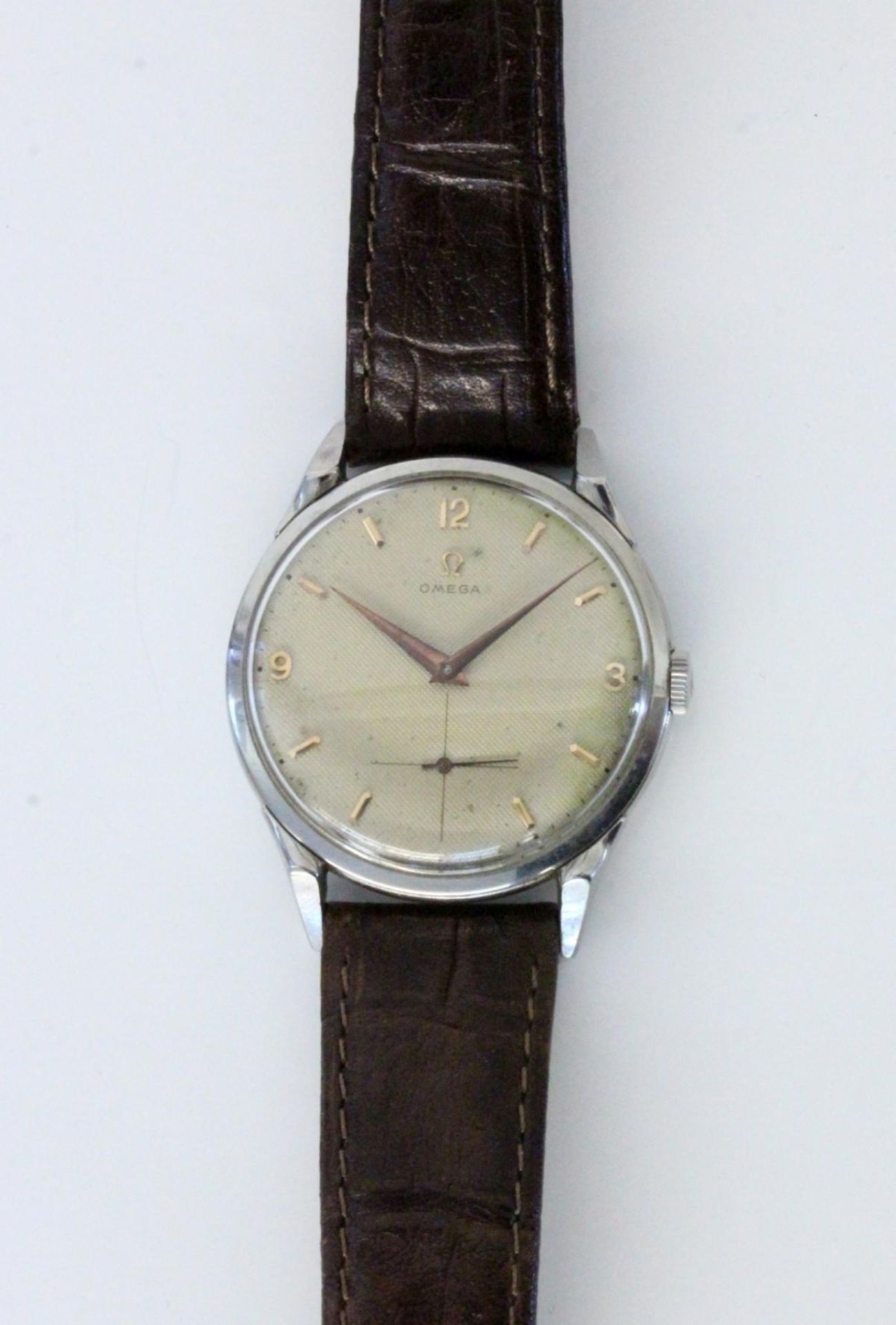 OMEGA HERRENARMBANDUHRSchweiz 1960er Jahre Edelstahl, Handaufzug. Lederband erneuert. IntaktAN OMEGA