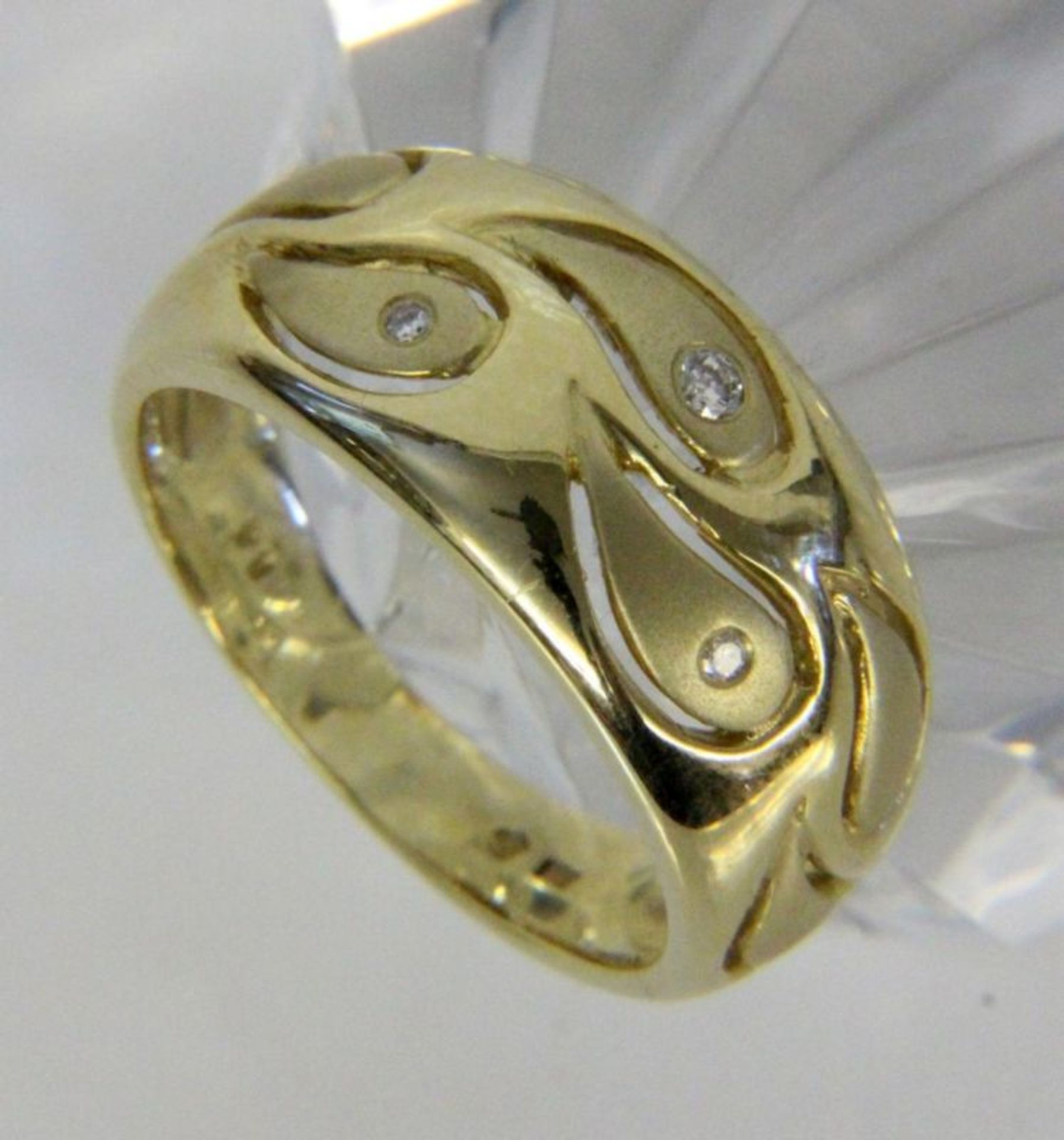 DAMENRING585/000 Gelbgold mit 3 kleinen Brillanten. Ringgr. 55, Brutto ca. 45,27gA LADIES RING 585/