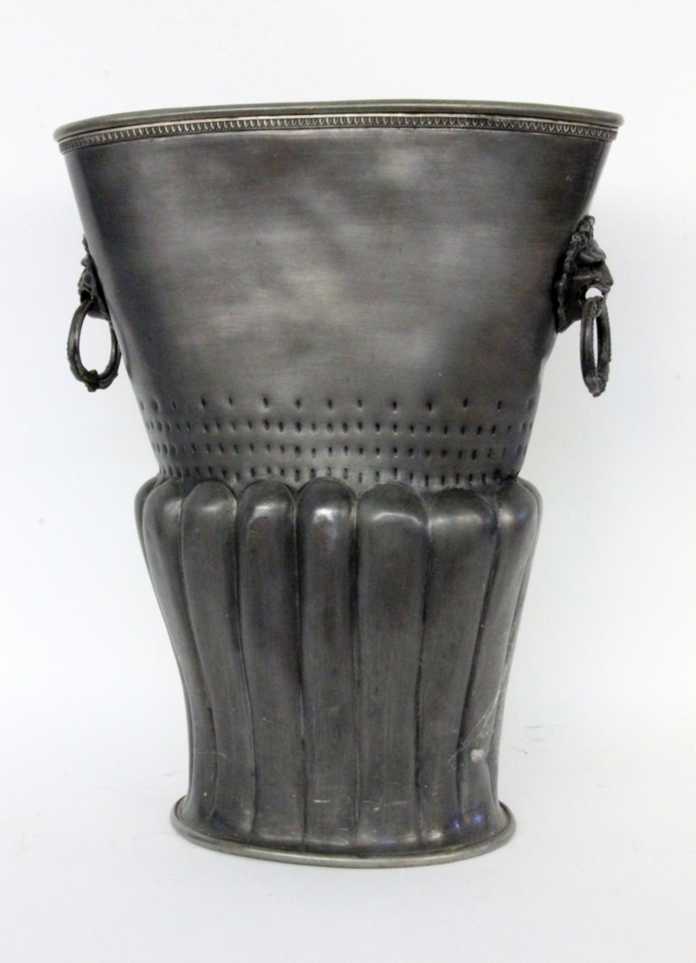 SCHIRMSTÄNDER, Zinn. H.49cmAN UMBRELLA STAND, pewter. 49 cm high. Keywords: miscellaneous pieces,