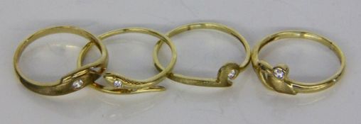 LOT VON 4 DAMENRINGEN333/000 Gelbgold mit Zirkonia. Brutto ca. 4,5gA LOT OF 4 LADIES RINGS 333/000