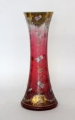 JUGENDSTIL ZIERVASEwohl Mont Joye, Frankreich um 1900 Weinrot verlaufendes Glas mit Golddekor und