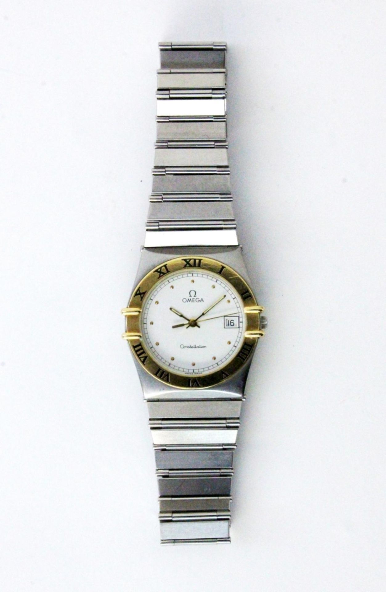 OMEGA CONSTELLATION HERRENARMBANDUHRSchweiz Edelstahl mit goldener Lunette. Quartzwerk mit zentraler