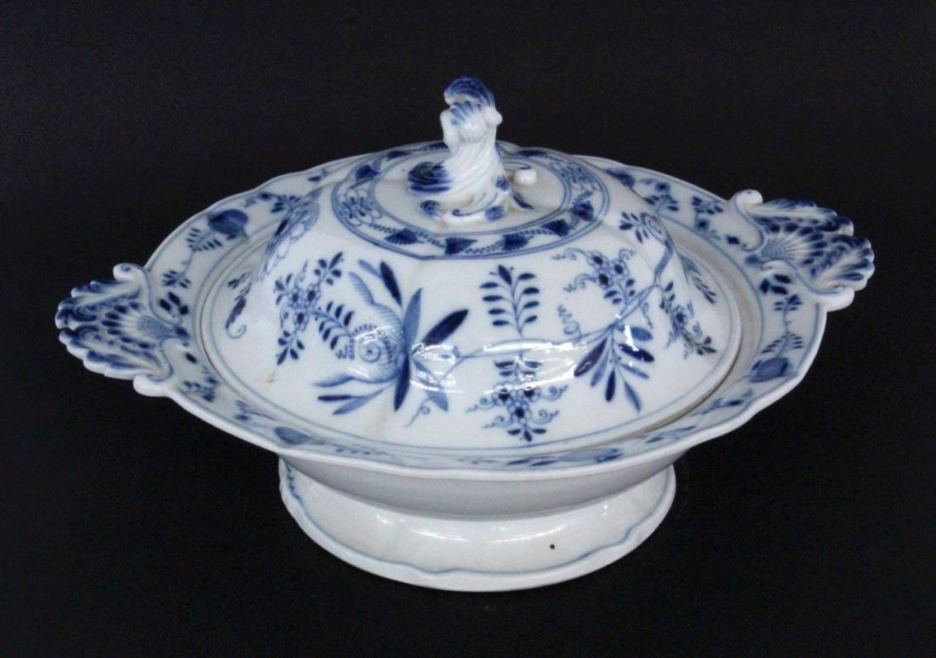 ZWIEBELMUSTER DECKELTERRINEMeissen 1860 - 1888 Barockform mit unterglasurblau gemaltem