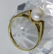 DAMENRING585/000 Gelbgold mit Zuchtperle. Ringgr. 54, Brutto ca. 2,6gA LADIES RING 585/000 yellow