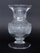 KRISTALLVASEFarbloses geschliffenes Glas. Bodenmarke. H.28cm A CRYSTAL VASE Colourless cut glass.