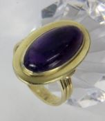 DAMENRING585/000 Gelbgold mit Amethyst. Ringgr. 58, Brutto ca. 5,7g. Stein mit KratzernA LADIES RING